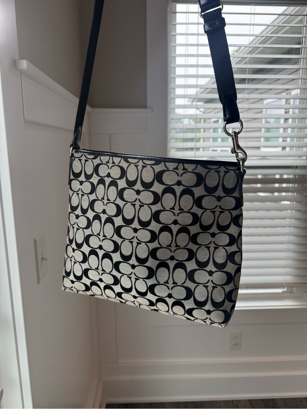 Coach crossbody - Picture 2 of 8